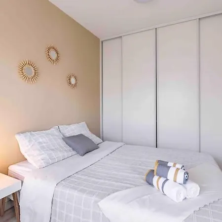 Apartment Avec Parking Et Terrasse Metro 7 Et Paris Villejuif