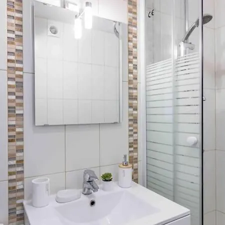 Apartment Avec Parking Et Terrasse Metro 7 Et Paris *
