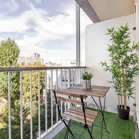 Avec Parking Et Terrasse Metro 7 Et Paris Apartment