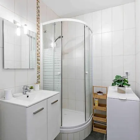 Apartment Avec Parking Et Terrasse Metro 7 Et Paris *
